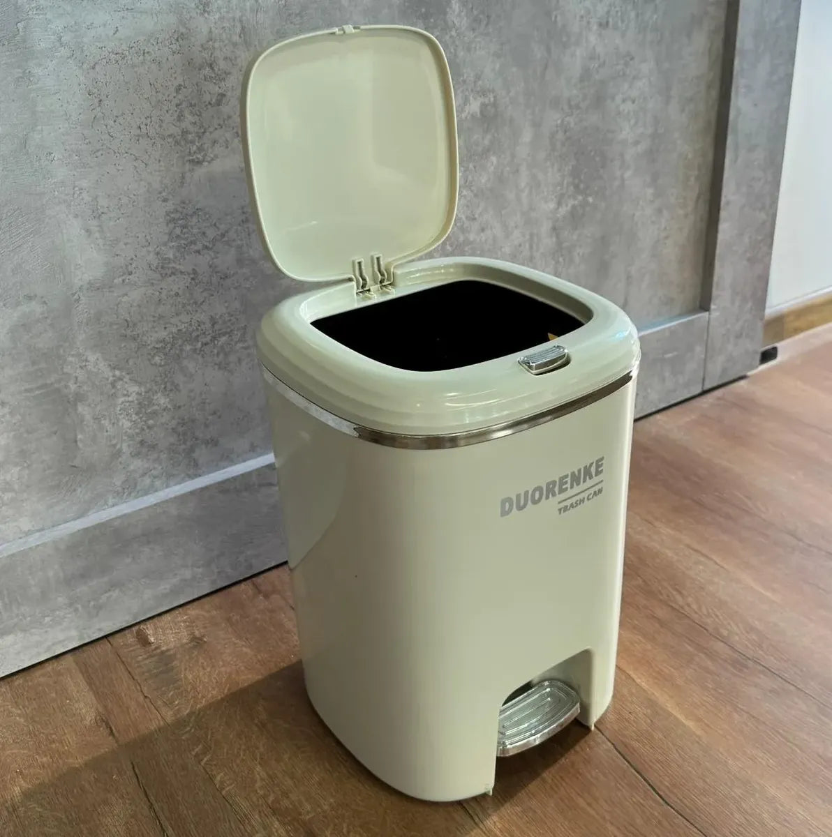Cesto de basura rectangular con doble apertura mediana