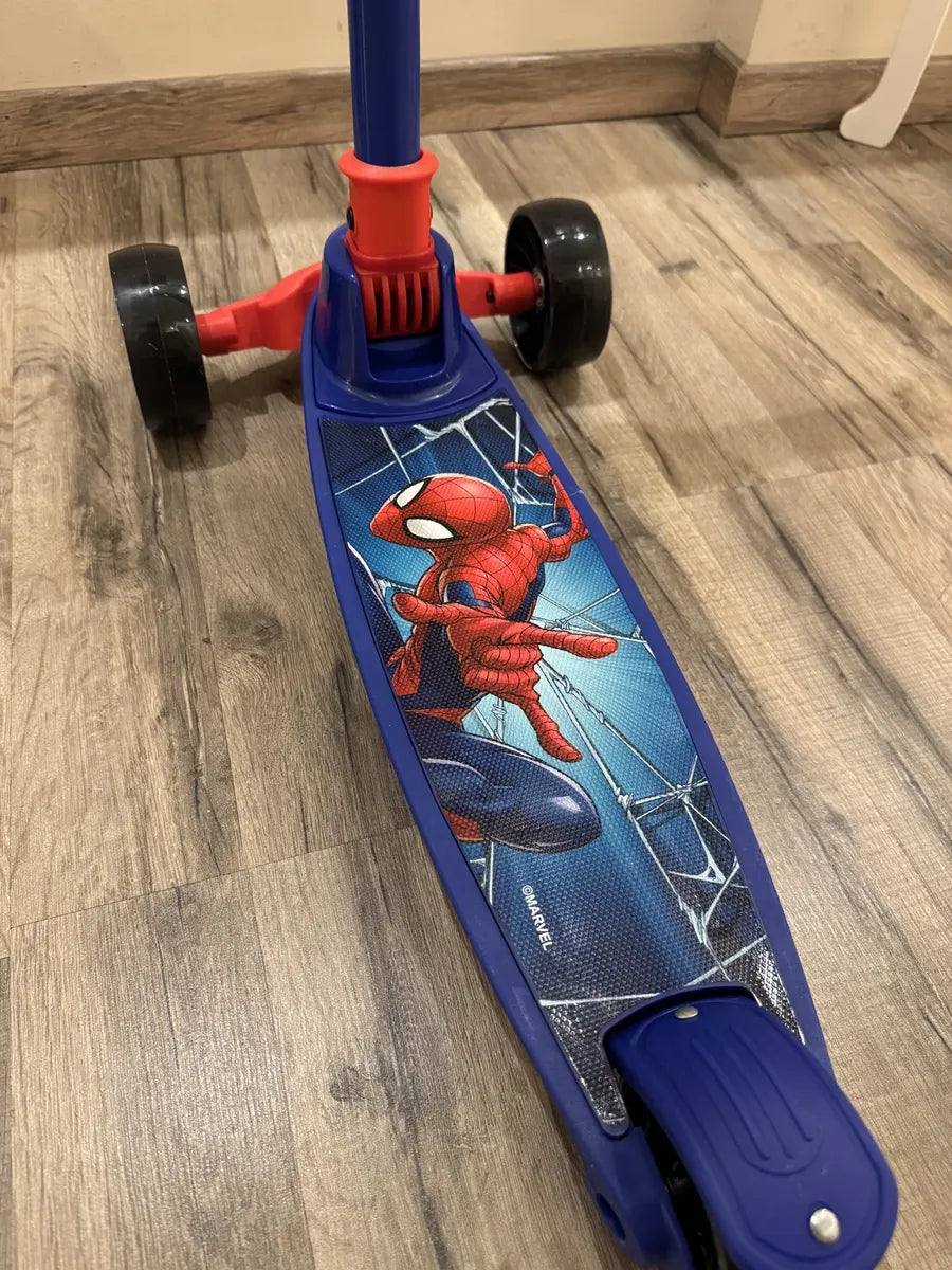 Monopatín infantil plegable con luces mùsica y casco