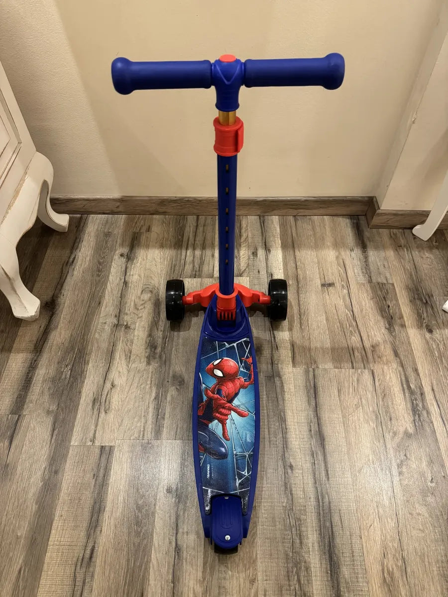 Monopatín infantil plegable con luces mùsica y casco