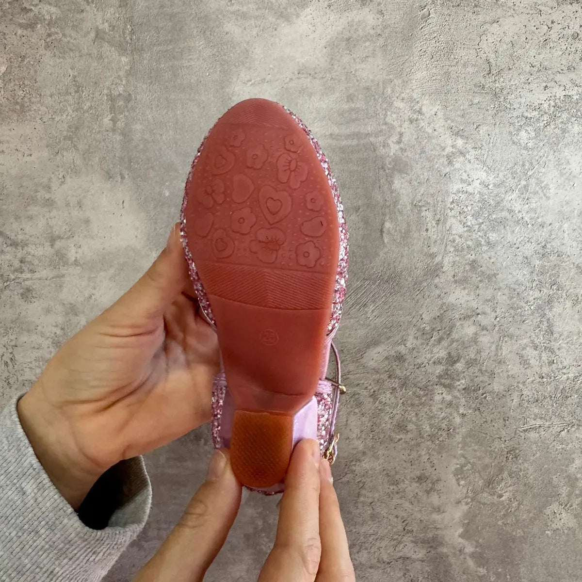 Zapatos con tacos para niñas con brillos