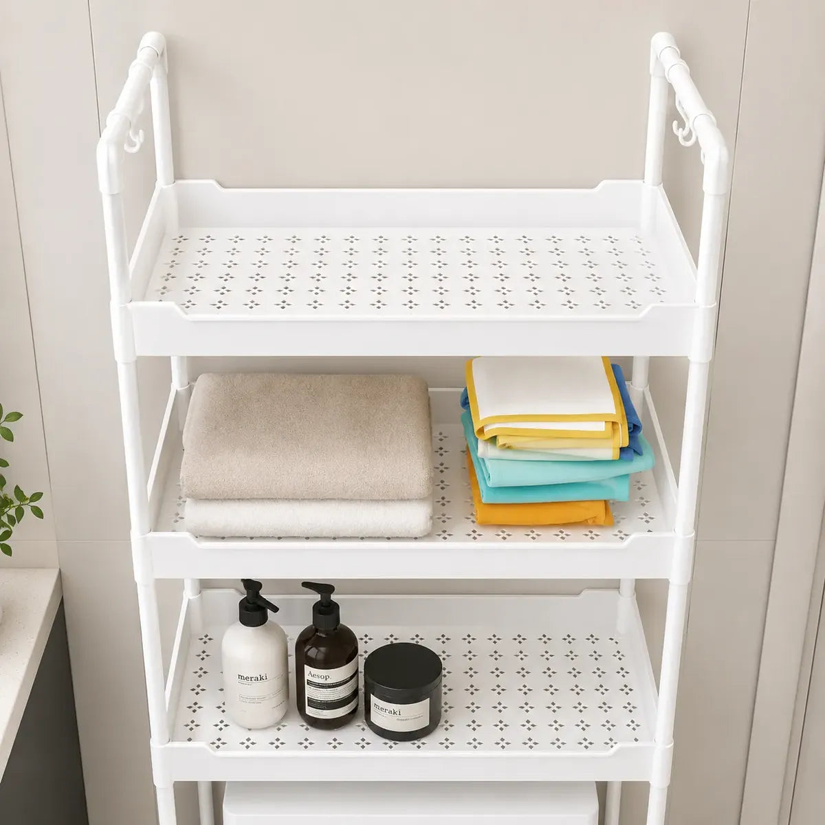 Mueble organizador sobre water con 3 estantes de plástico