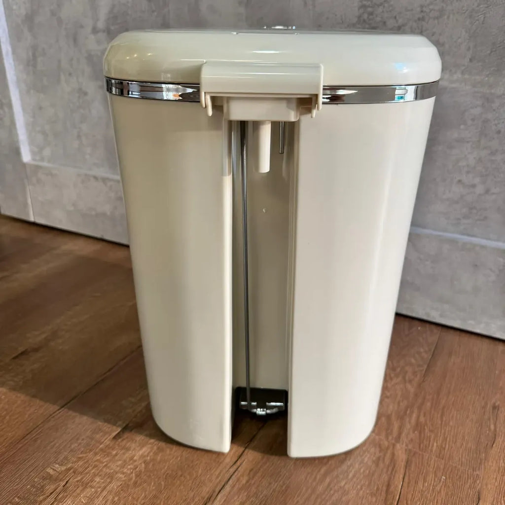 Cesto de basura rectangular con doble apertura mediana