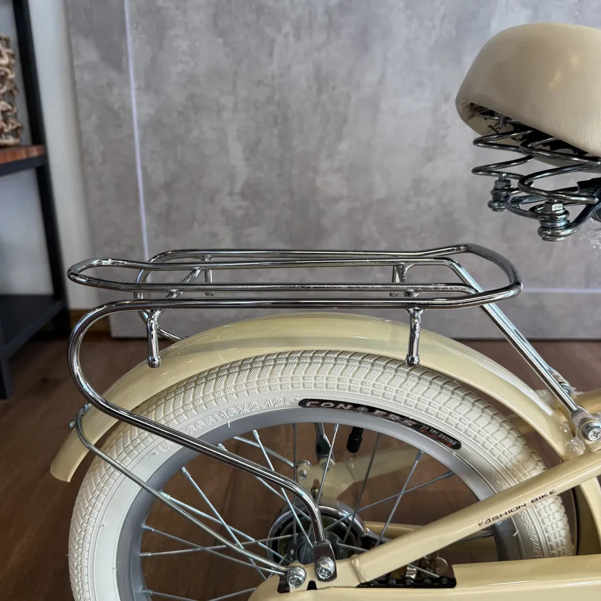 Bicicleta rodado 16 estilo Vintage con rueditas canasto, casco y vaso de regalo